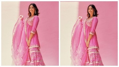 Ileana wore her shoulder-length tresses open in wavy curls with a middle part as she posed for the pictures. (Instagram/@ileana_official)