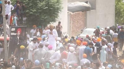 Father of Sidhu Moose Wala, Balkaur Singh, pays tribute to his son during the funeral procession in Moosa village. (Sanjeev Kumar/Hindustan Times.) Father of Sidhu Moose Wala, Balkaur Singh, pays tribute to his son during the funeral procession in Moosa village. (Sanjeev Kumar/Hindustan Times.)