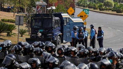 Police officers stand next to a water canon during a protest march called by ousted Prime Minister Imran Khan, at the Red Zone in Islamabad, Pakistan May 26, 2022. REUTERS/Akhtar Soomro (REUTERS)
