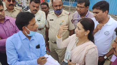The much-awaited alternate stretch for Sinhgad road will be thrown open to traffic in 15 days, said Madhuri Misal, Bharatiya Janata Party (BJP) MLA on Tuesday. (HT)