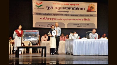 Reservation draws for the upcoming civic polls was held at Ganesh Kala Krida Manch on Tuesday. (HT PHOTO) Reservation draws for the upcoming civic polls was held at Ganesh Kala Krida Manch on Tuesday. (HT PHOTO)