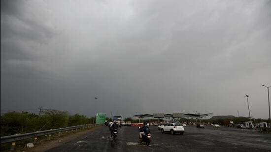 Gurugram, India - May 30: A view of the Gurugram-Faridabad road toll plaza near Bandhwari Village on an overcast day in Gurugram, India, on Monday, 30 May 2022. (Photo by Parveen Kumar/Hindustan Times) Gurugram, India - May 30: A view of the Gurugram-Faridabad road toll plaza near Bandhwari Village on an overcast day in Gurugram, India, on Monday, 30 May 2022. (Photo by Parveen Kumar/Hindustan Times)