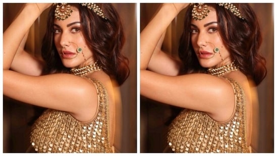 Amyra teamed a sequined sleeveless golden blouse with a long flowy golden skirt with gold and silver embellishments.(Instagram/@amyradastur93)