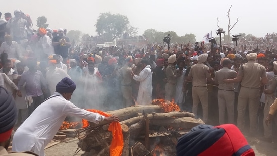 Punjab singer and politician Sidhu Moose Wala being cremated at his ancestral village in Mansa district. (Sanjeev Kumar/HT Photo)