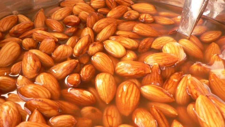 Nuts like almonds, walnut, peanuts, pecans and pistachio are rich in fiber, vitamin E, magnesium, phosphorous, good fat, and antioxidants (Pinterest)