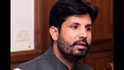 “The broad daylight murder of the Punjabi singer Sidhu Moose Wala is a warning call for all of us. It was not a routine murder, but a well-conceived conspiracy executed so daringly that the assailants had no fear of law,” said Punjab Pradesh Congress Committee chief Amrinder Singh Raja Warring after meeting governor Banwarilal Purohit. (HT File Photo)