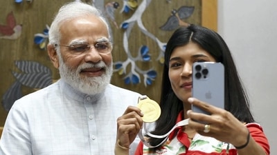 Prime Minister Narendra Modi with Women's World Boxing Championships 2022 gold medalist boxer Nikhat Zareen in New Delhi. (PTI) Prime Minister Narendra Modi with Women's World Boxing Championships 2022 gold medalist boxer Nikhat Zareen in New Delhi. (PTI)