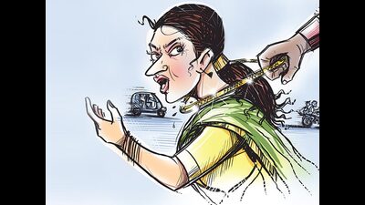 The women said that the bag which got snatched contained  ₹22,000, a mobile phone and important documents (Representative image)