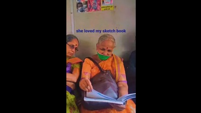 An artist has shared a delightful video of her making a sketch of a woman sitting across her on a Mumbai local train and showing it to her.&nbsp; (Instagram/@alisha.angre)