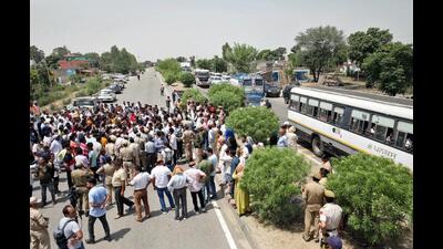 An angry mob also blocked the Jammu-Kathua highway at Samba for nearly half an hour. However, they were pacified by senior officials of the administration and police. (Shanky Rathore)