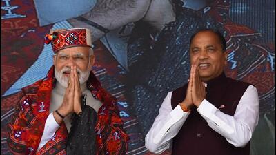 Prime Minister Narendra Modi with Himachal Pradesh chief minister Jai Ram Thakur in Shimla on Tuesday. (Deepak Sansta / Hindustan Times) Prime Minister Narendra Modi with Himachal Pradesh chief minister Jai Ram Thakur in Shimla on Tuesday. (Deepak Sansta / Hindustan Times)