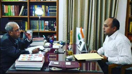 Brijesh Kalappa (right) with veteran Congress leader and former Indian president Late Pranab Mukherjee. (Twitter Photo)