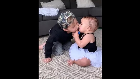 The little boy kisses his baby sister in this Instagram video.&nbsp;(Instagram/@myla_sundaze_)