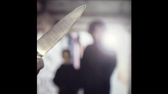 Officials from Azad Maidan police station said the accused John Mandy, 50, also sustained injuries to his hand and was taken to JJ hospital (Getty Images/iStockphoto)