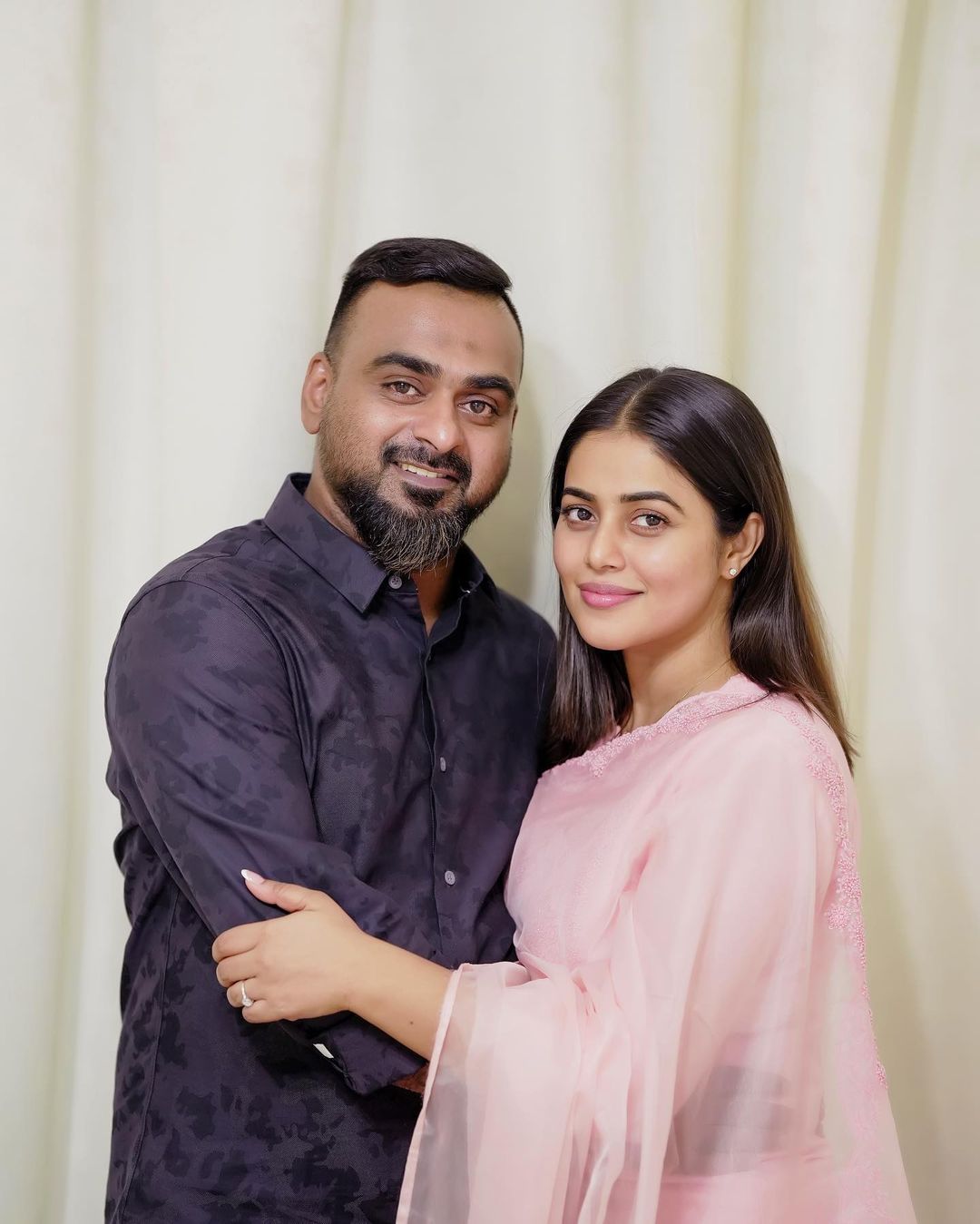 Shamna Kasim poses with her fiancé in new photos.&nbsp;