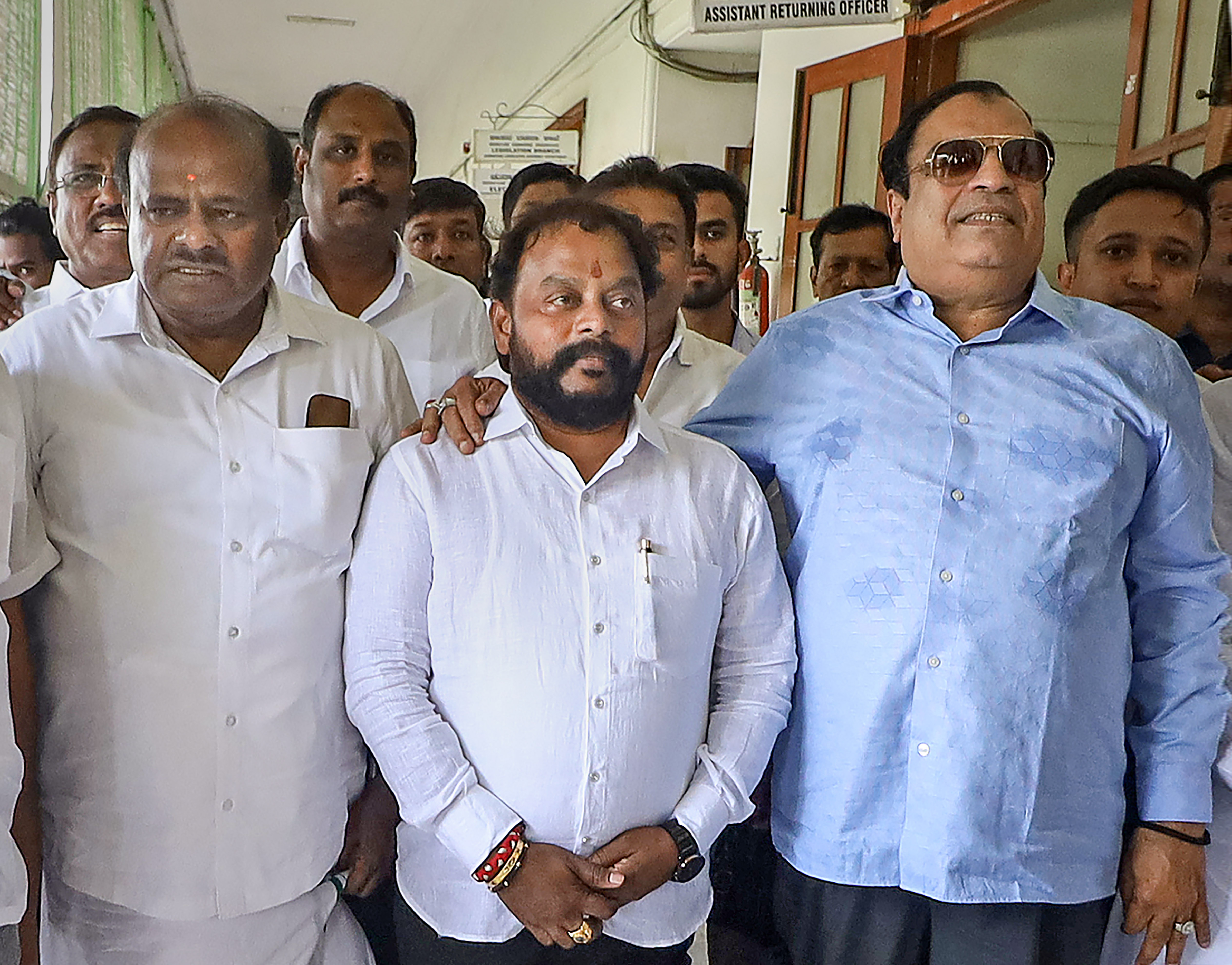 Former Karnataka chief minister H. D. Kumaraswamy with Karnataka President of Janata Dal (Secular) C. M. Ibrahim and party's MLC candidate T. A. Sharavana, at Vidhana Soudha in Bengaluru, Tuesday, May 24, 2022. (PTI Photo) (PTI) Former Karnataka chief minister H. D. Kumaraswamy with Karnataka President of Janata Dal (Secular) C. M. Ibrahim and party's MLC candidate T. A. Sharavana, at Vidhana Soudha in Bengaluru, Tuesday, May 24, 2022. (PTI Photo) (PTI)