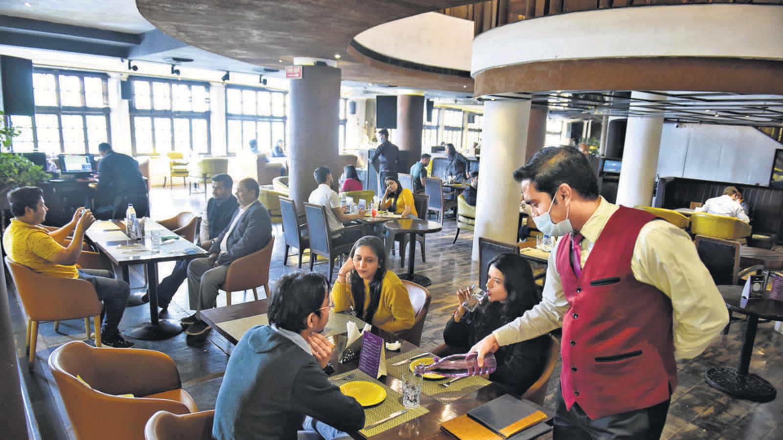 Centre will bar restaurants from levying service charge