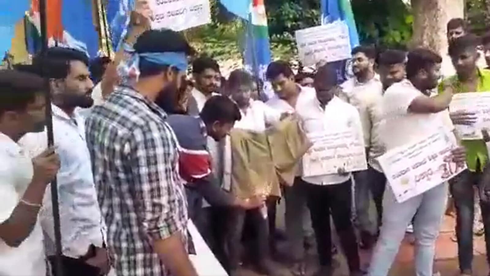 NSUI, BJP members clash at education minister's home in Tumkur over textbook revision