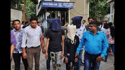 Kalwa police with the four killers on Thursday. A tattoo on the wrist of the murdered man leads police to the arrest of the four. (PRAFUL GANGURDE/HT PHOTO)