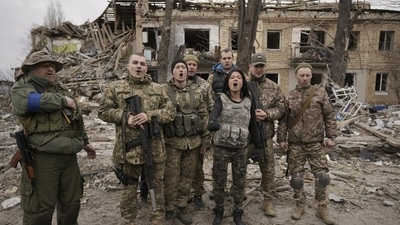 Ukrainian servicemen sing a patriotic song amid buildings destroyed during fighting between Ukrainian and Russian forces in Borodyanka, Ukraine.(AP Photo/Vadim Ghirda) Ukrainian servicemen sing a patriotic song amid buildings destroyed during fighting between Ukrainian and Russian forces in Borodyanka, Ukraine.(AP Photo/Vadim Ghirda)