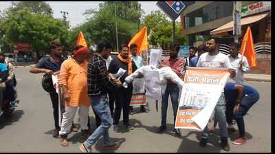 Angry ABHM activists protesting against ‘Prince’ Yakub Habibuddin Tucy on Agra roads on Thursday. (HT Photo)