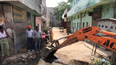The MC had also snapped illegal sewer connections of 11 labour quarters in Durga Colony, Ludhiana, on Wednesday. (HT FILE)