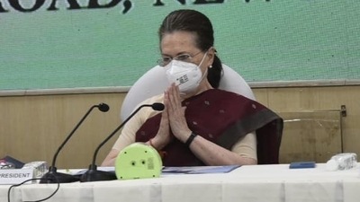 Congress interim president Sonia Gandhi at the CWC meet in New Delhi (Sanjeev Verma/HT file Photo)