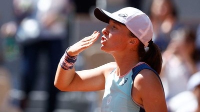 Tennis - French Open - Roland Garros: Poland's Iga Swiatek celebrates winning her quarter final match against Jessica Pegula of the U.S. (REUTERS)