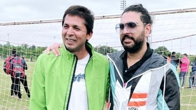 Former Pakistan bowler Mohammad Amir and Yuvraj Singh (Twitter) Former Pakistan bowler Mohammad Amir and Yuvraj Singh (Twitter)
