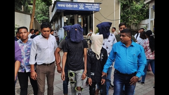 Kalwa police with the four killers on Thursday. A tattoo on the wrist of the murdered man leads police to the arrest of the four. (PRAFUL GANGURDE/HT PHOTO)