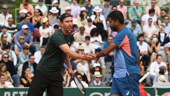 Rohan Bopanna (R) and Matwe Middelkoop