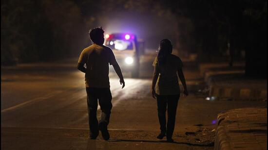 The scooterist was meeting his sister near Radha Swami Satsang Bhawan in Maloya to hand over some money when the snatchers struck. (HT File Photo/for representation only)