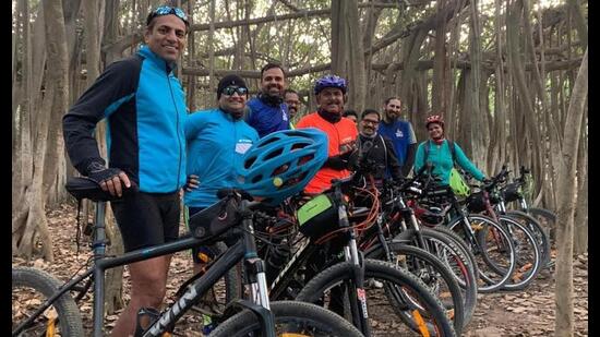 Members of Lucknow Gazzels cycling group