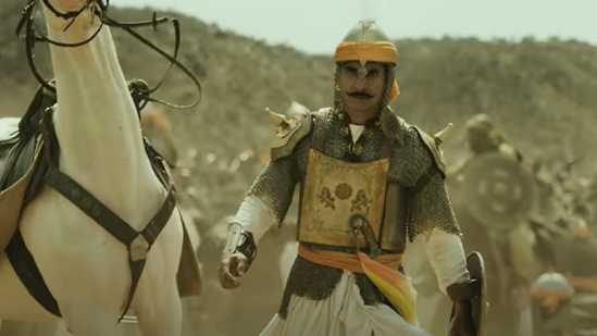 Akshay Kumar in a still from Samrat Prithviraj trailer.