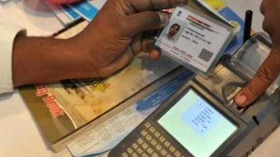 From April 1 this year, taxpayers who are yet to link their PAN card with their Aadhar number have to pay penalties.(Representative image)
