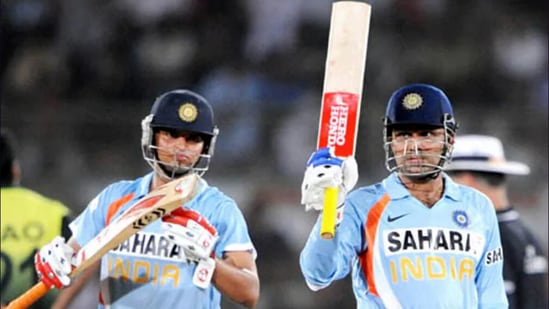 Former India opener Virender Sehwag (L)