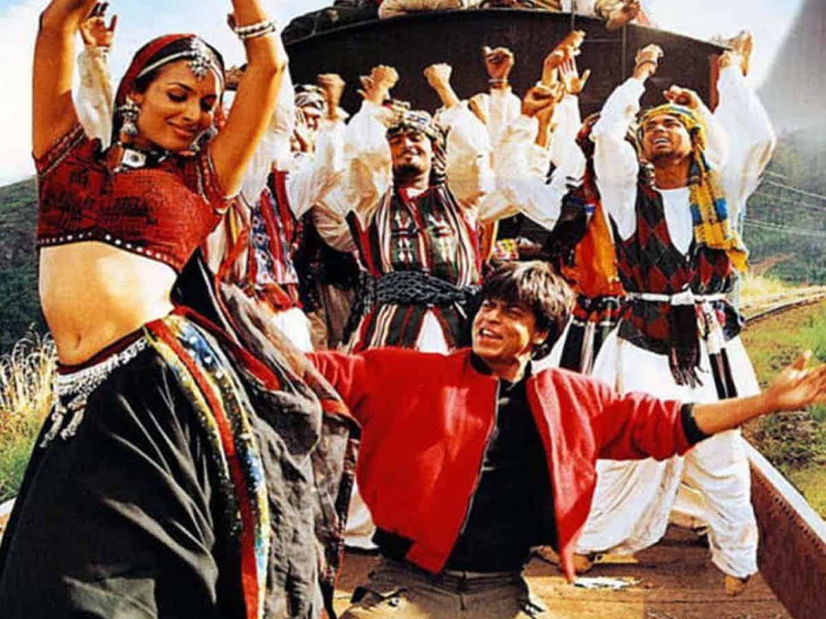 Malaika Arora and Shah Rukh Khan dance on top of a train in Chaiyya Chaiyya. Malaika Arora and Shah Rukh Khan dance on top of a train in Chaiyya Chaiyya.