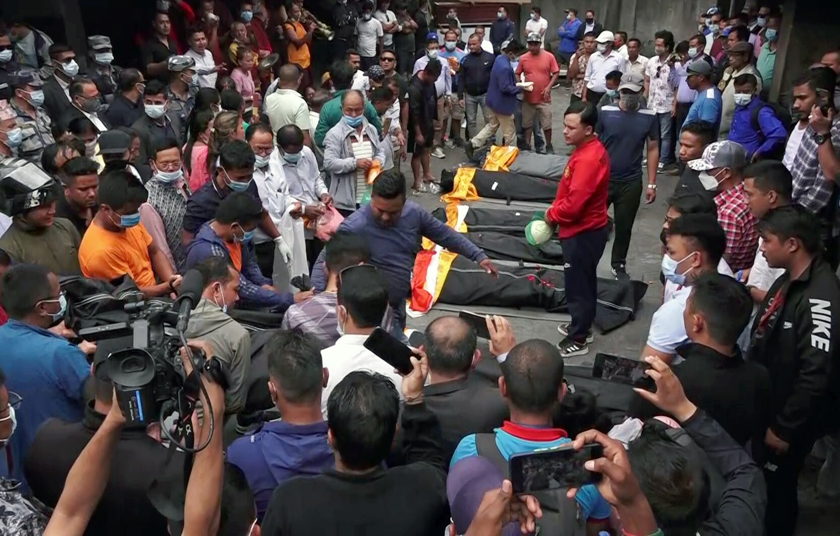 Final rites of victims of the Tara Air crash, which included four Indians and 16 Nepalis, performed in Kathmandu on Thursday, June 2, 2022. The last rites of the four Indians were performed at Pashupatinath Temple. (ANI Photo) Final rites of victims of the Tara Air crash, which included four Indians and 16 Nepalis, performed in Kathmandu on Thursday, June 2, 2022. The last rites of the four Indians were performed at Pashupatinath Temple. (ANI Photo)