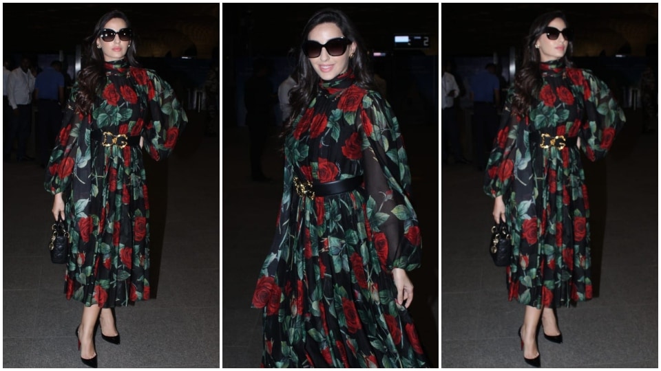 Nora Fatehi arrives at the Mumbai airport to catch a flight for Abu Dhabi. (HT Photo/Varinder Chawla)
