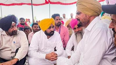 Punjab CM Bhagwant Mann offers his condolences to Balkaur Singh, father of the slain Punjabi singer Sidhu Moose Wala, at Musa village in Mansa district on Friday. (PTI) Punjab CM Bhagwant Mann offers his condolences to Balkaur Singh, father of the slain Punjabi singer Sidhu Moose Wala, at Musa village in Mansa district on Friday. (PTI)