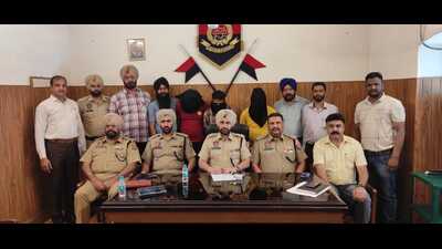 Three men who are accused of kidnapping and robbing a woman in custody of Ludhiana police. (HT Photo)
