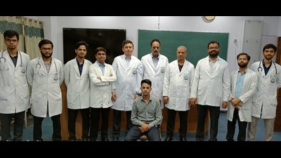 Lalit (seated) with the JNMC team of doctors after his recovery. (HT Photo)