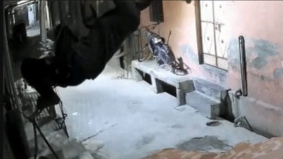 Thief scrambles across walls to rob house, his 'Spider-Man' moves caught on camera. (ANI) Thief scrambles across walls to rob house, his 'Spider-Man' moves caught on camera. (ANI)
