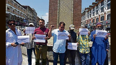 Members of Jammu and Kashmir Reconciliation Front protest against targeted killings in Srinagar. (Waseem Andrabi/Hindustan Times)
