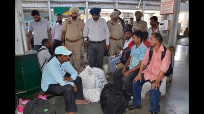 Police conducting checking at a platform of the Ludhiana railway station on Friday. (Harvinder Singh/HT) Police conducting checking at a platform of the Ludhiana railway station on Friday. (Harvinder Singh/HT)