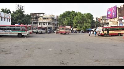 Zero road bus depot in Prayagraj (HT PHOTO) Zero road bus depot in Prayagraj (HT PHOTO)
