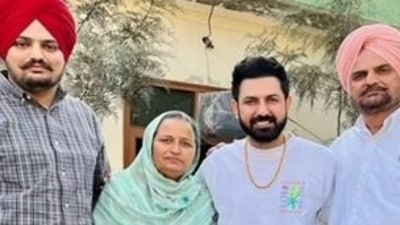An old picture of Gippy Grewal with Sidhu Moose Wala and his parents at Sidhu's village.