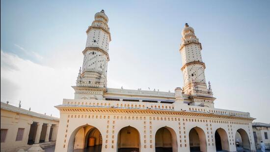 Rechte Gruppen behaupteten, dass die Moschee Masjid-E-Ala oder Jumma zuerst gebaut wurde, während Muslime regierten, nachdem sie einen Hindu-Tempel zerstört hatten.  (Shutterstock)