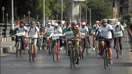A cycle rally from Aga Khan Palace to Deccan college organised by Nehru Yuva Kendra, on Friday. (HT PHOTO)