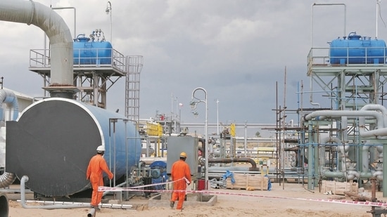 Cairn India employees work at a storage facility for crude oil. (HT File Image)